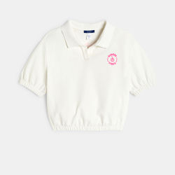 قميص بولو أبيض اللون...